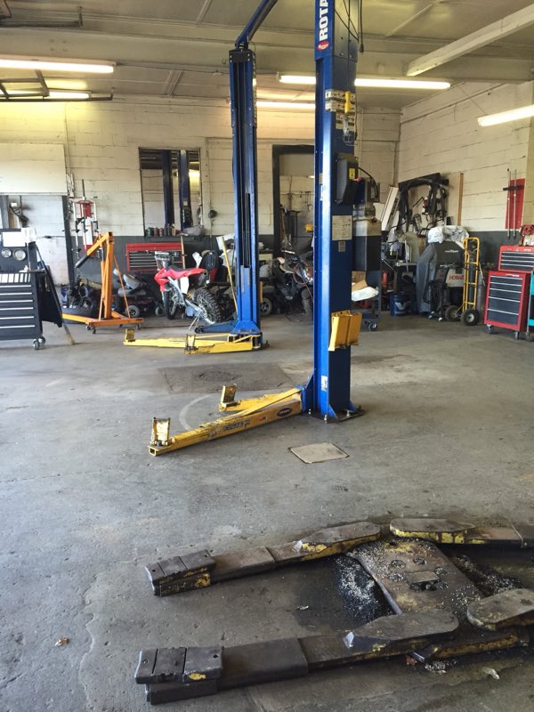 Tuff Enuff 4-Wheel Drive Center shop bay